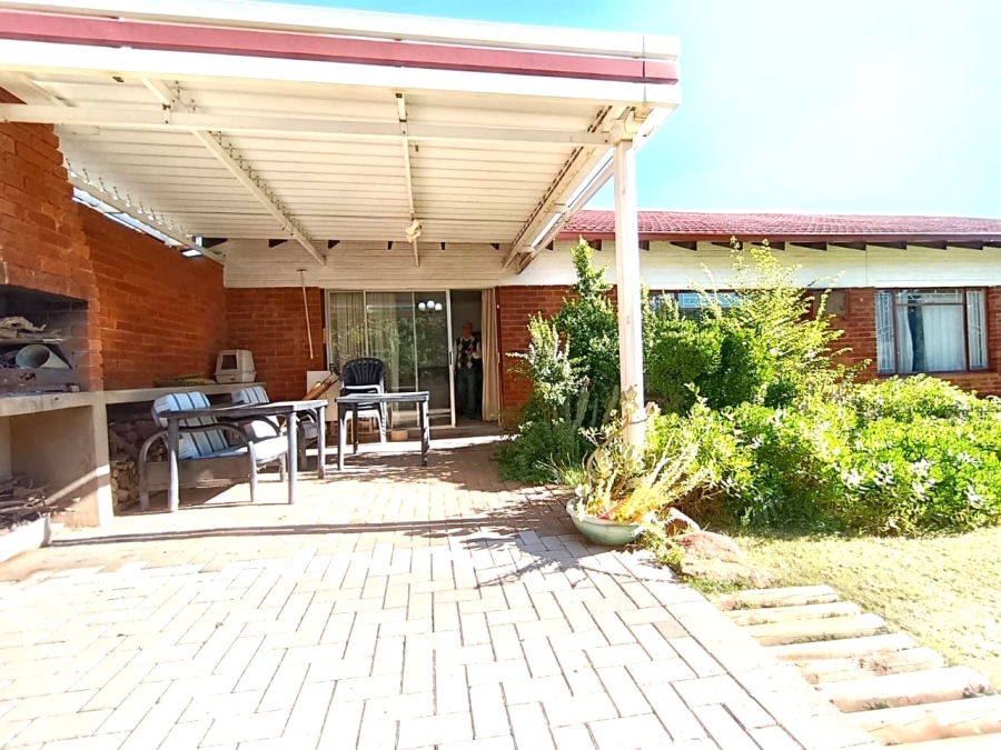 4 Bedroom Property for Sale in Langenhovenpark Free State